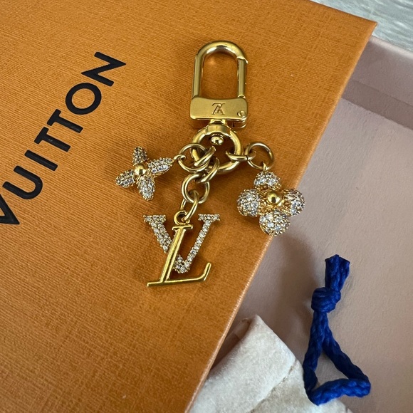 NEW Authentic Louis Vuitton Gold Micro Charms LV Iconic Key Holder - Picture 3 of 6